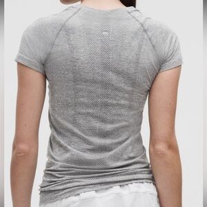 LULULEMON SWIFTLY TECH SHORT SLEEVES 2.0 GRAY COLOR SIZE 12 PTP 19”